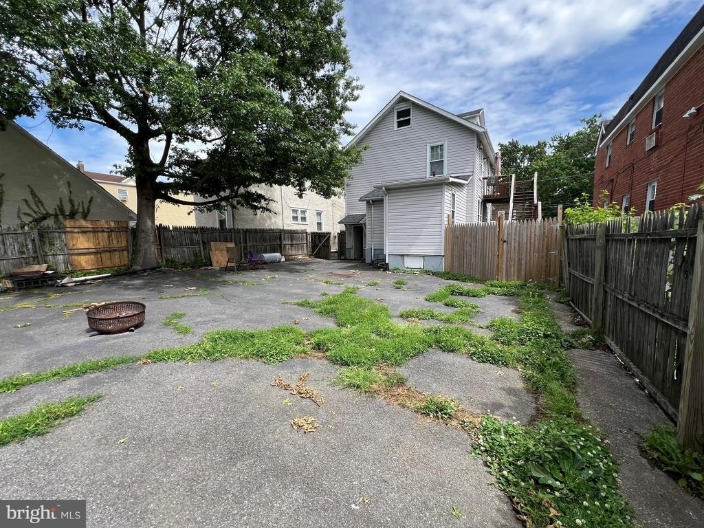 1025 Broad Street - Photo 11