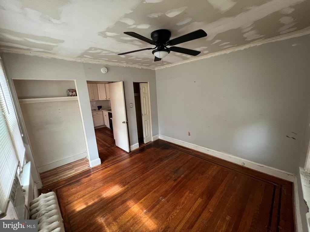 1025 Broad Street - Photo 3