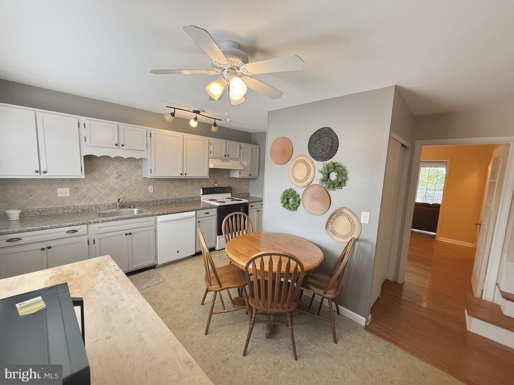 561 W Marshall Street - Photo 8