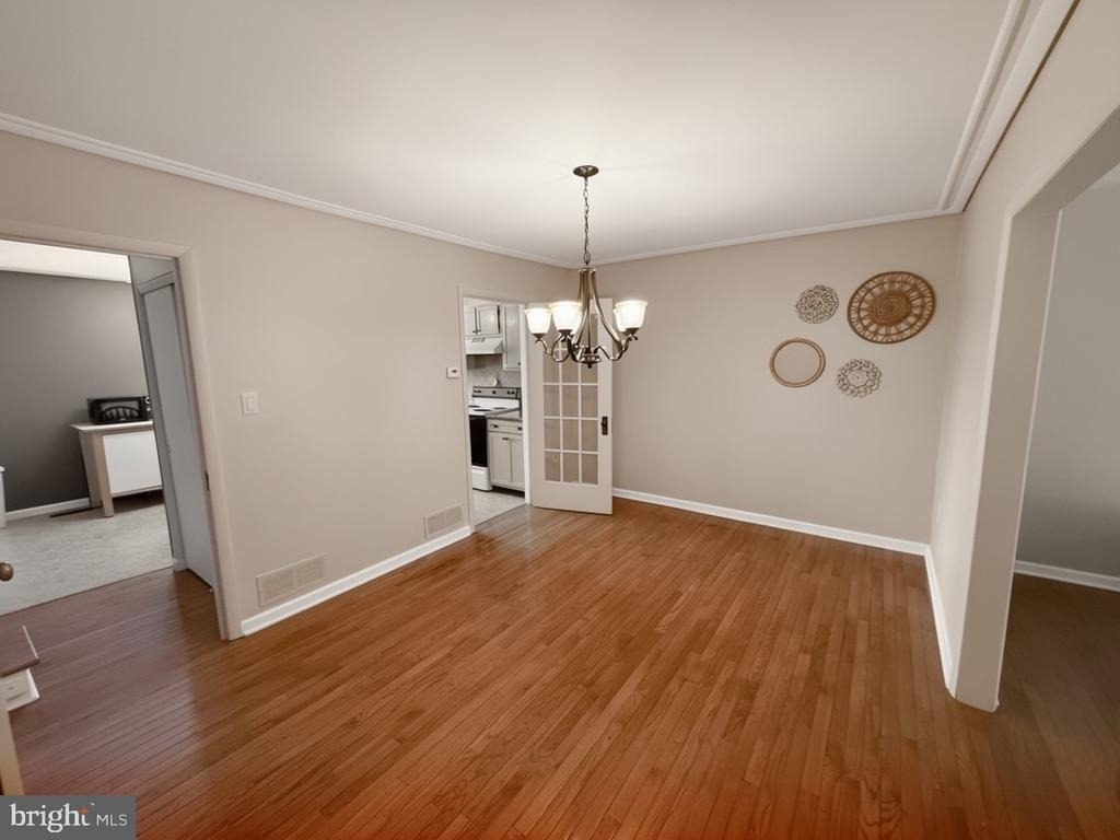 561 W Marshall Street - Photo 7