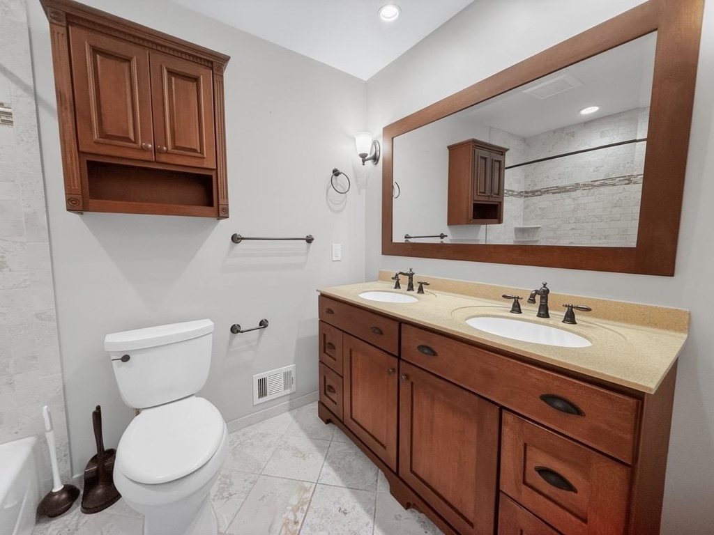 561 W Marshall Street - Photo 18