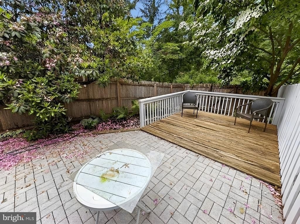 561 W Marshall Street - Photo 19