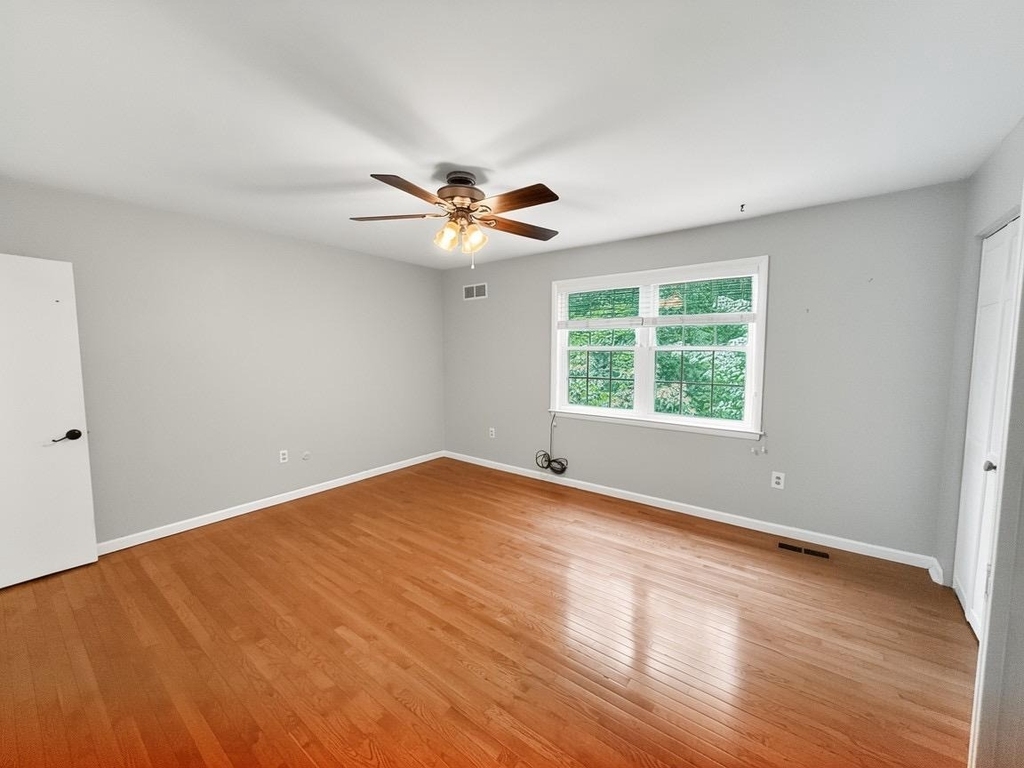 561 W Marshall Street - Photo 10
