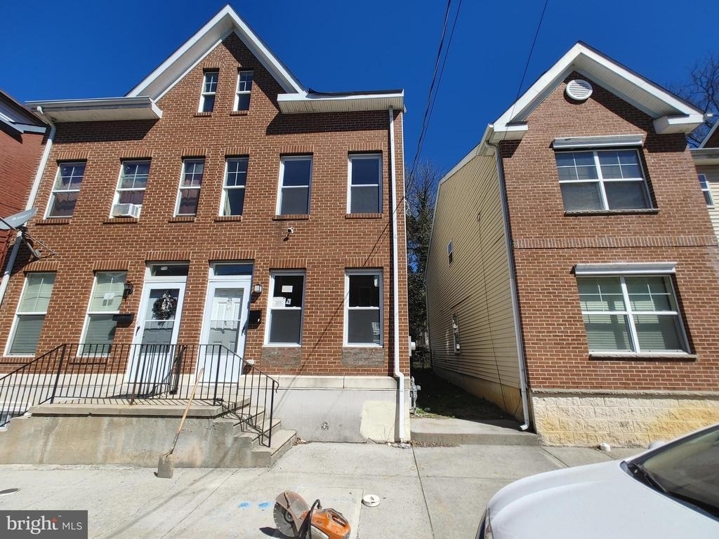 186 Passaic Street - Photo 0
