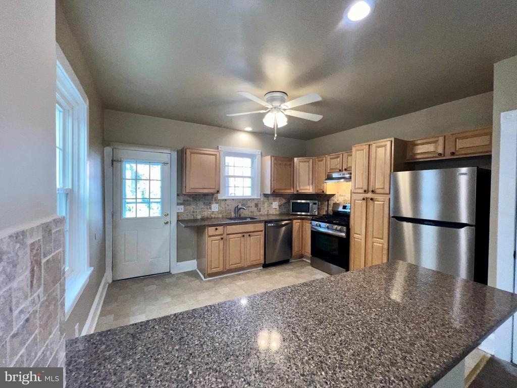 40 Lincoln Avenue - Photo 3