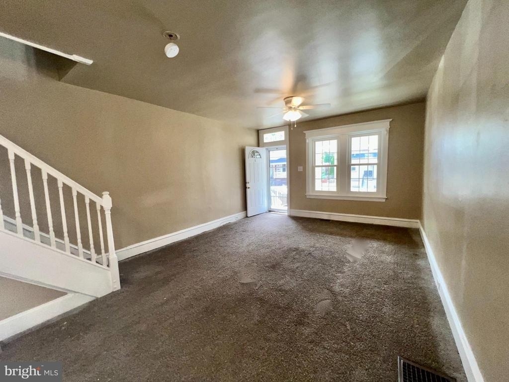 40 Lincoln Avenue - Photo 2