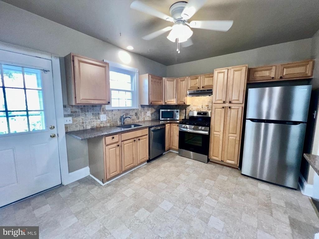 40 Lincoln Avenue - Photo 1