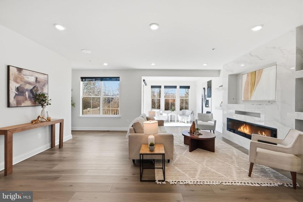 16428 Fife Way - Photo 2