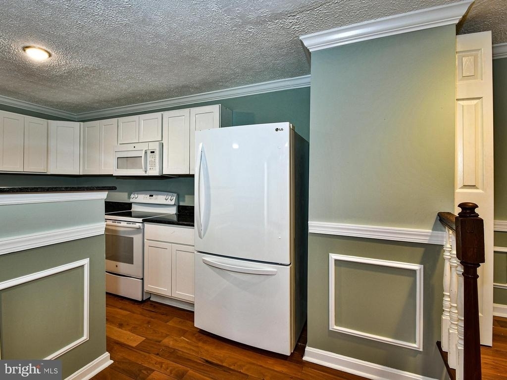 8011 Mandan Road - Photo 10