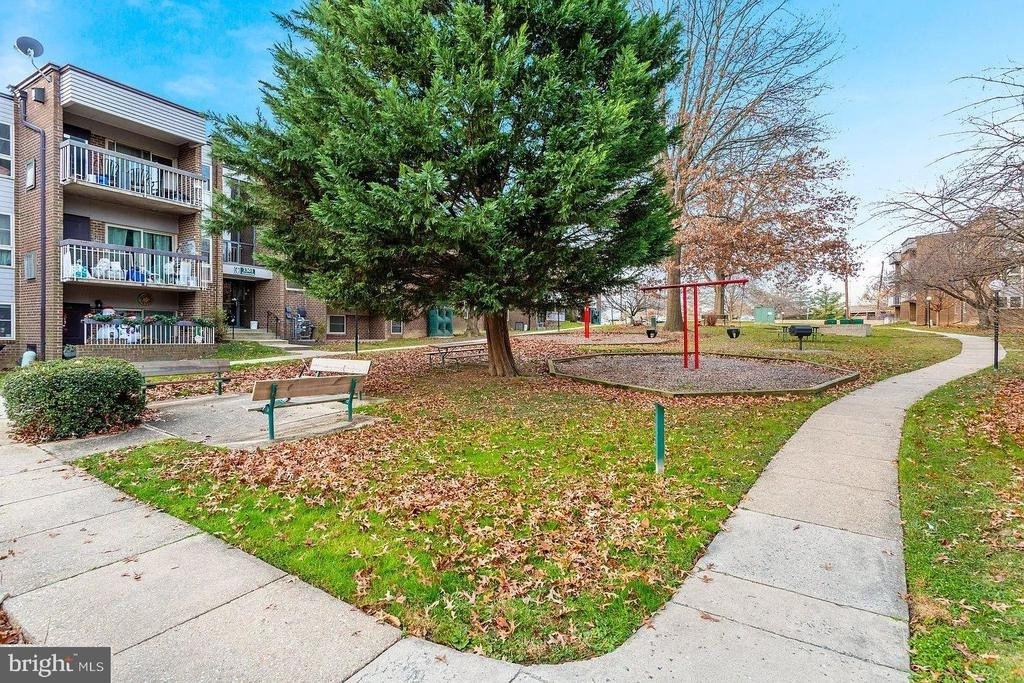 2305 Greenery Lane - Photo 17