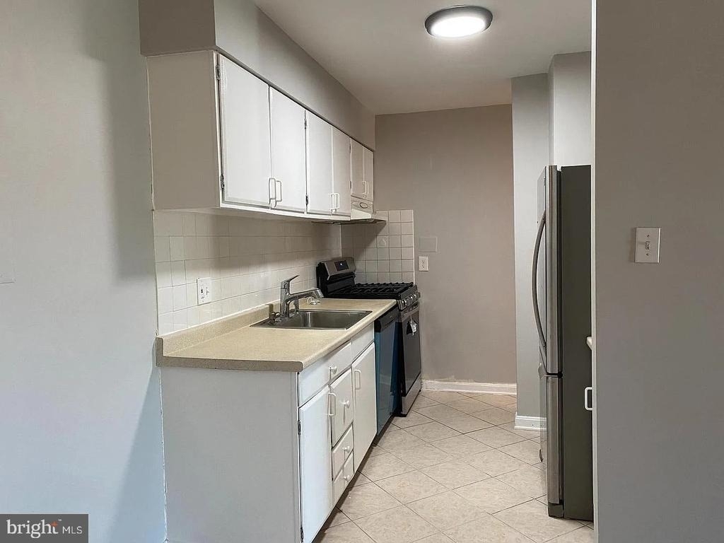 2305 Greenery Lane - Photo 7