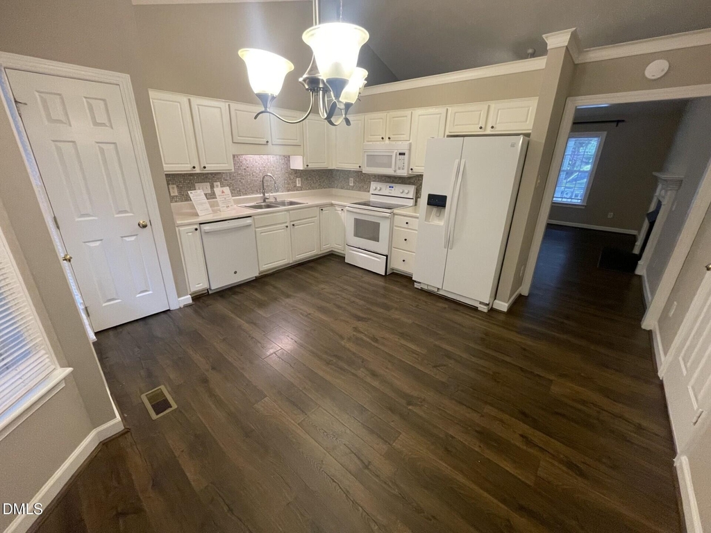 221 Alberbury Commons Court - Photo 6