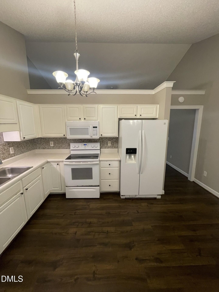 221 Alberbury Commons Court - Photo 7