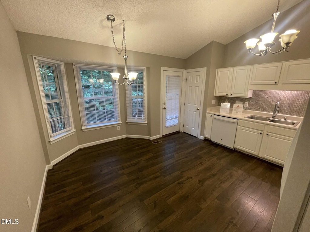 221 Alberbury Commons Court - Photo 5
