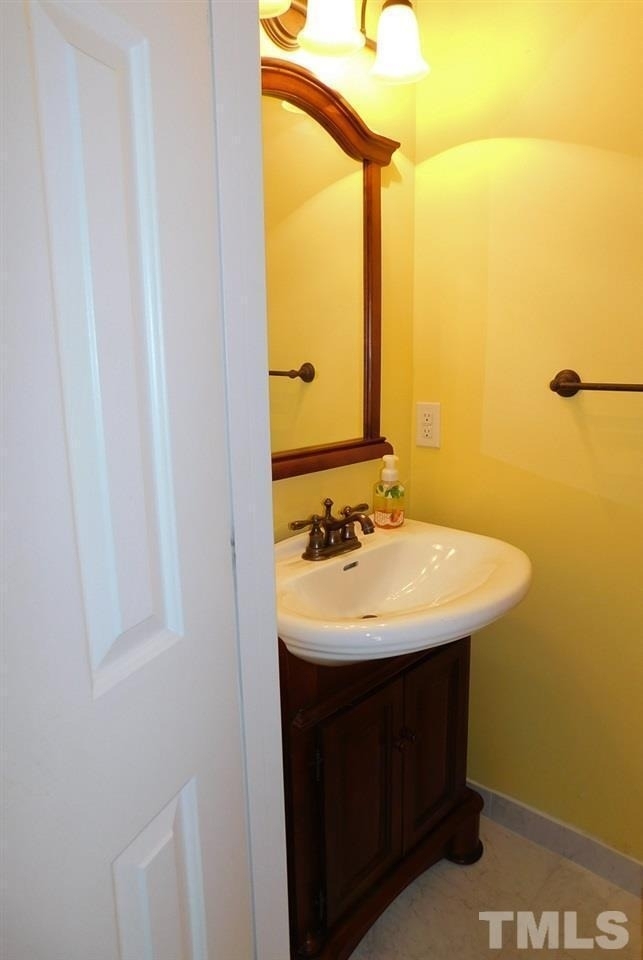 2008 Metacomet Way - Photo 2