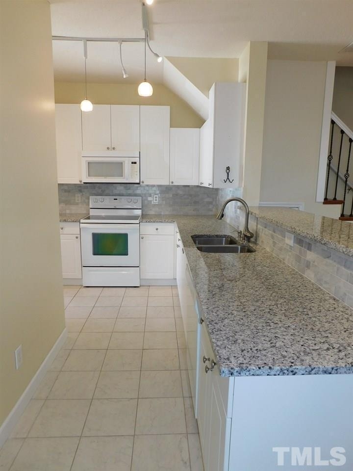 2008 Metacomet Way - Photo 10