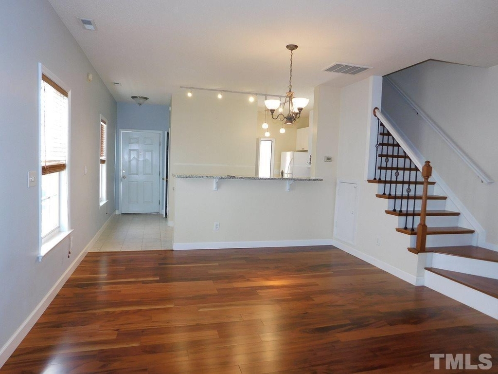 2008 Metacomet Way - Photo 7