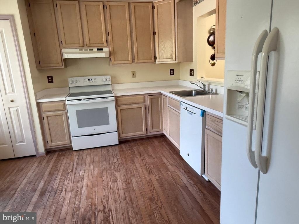 9324 Daly Court - Photo 13