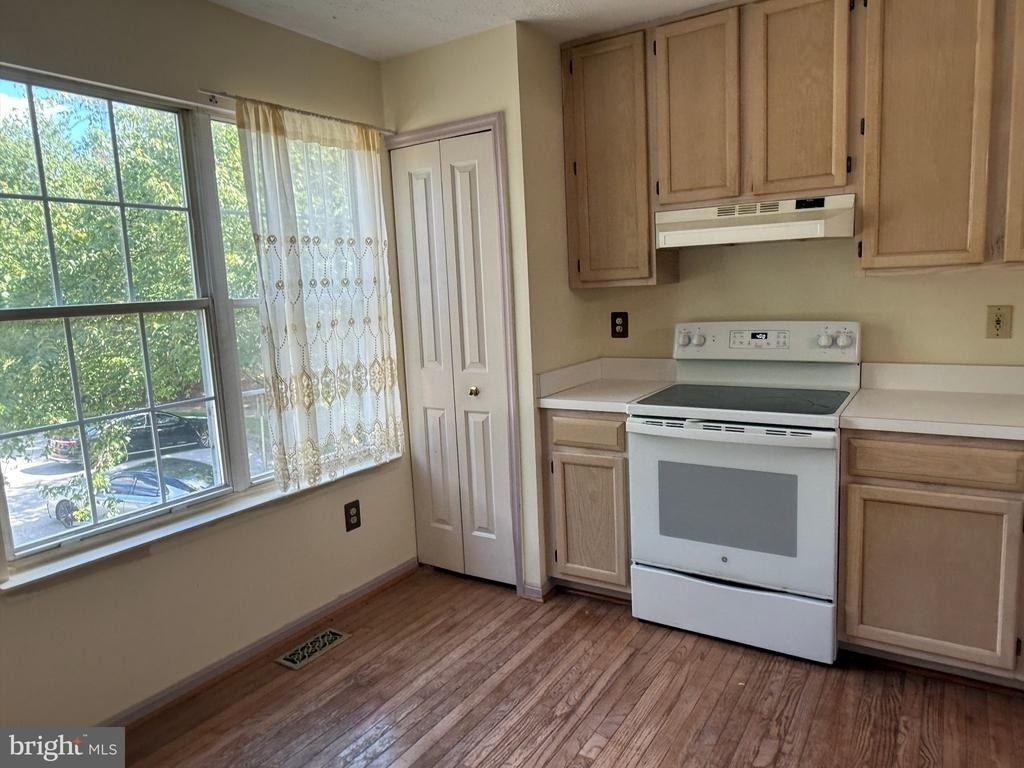 9324 Daly Court - Photo 14