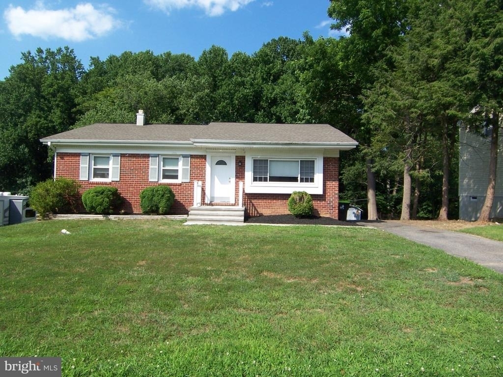 1609 Honeysuckle Drive - Photo 3