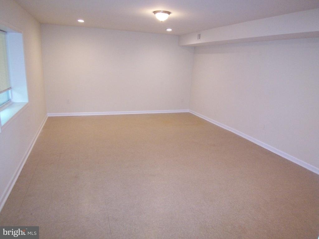 1609 Honeysuckle Drive - Photo 25