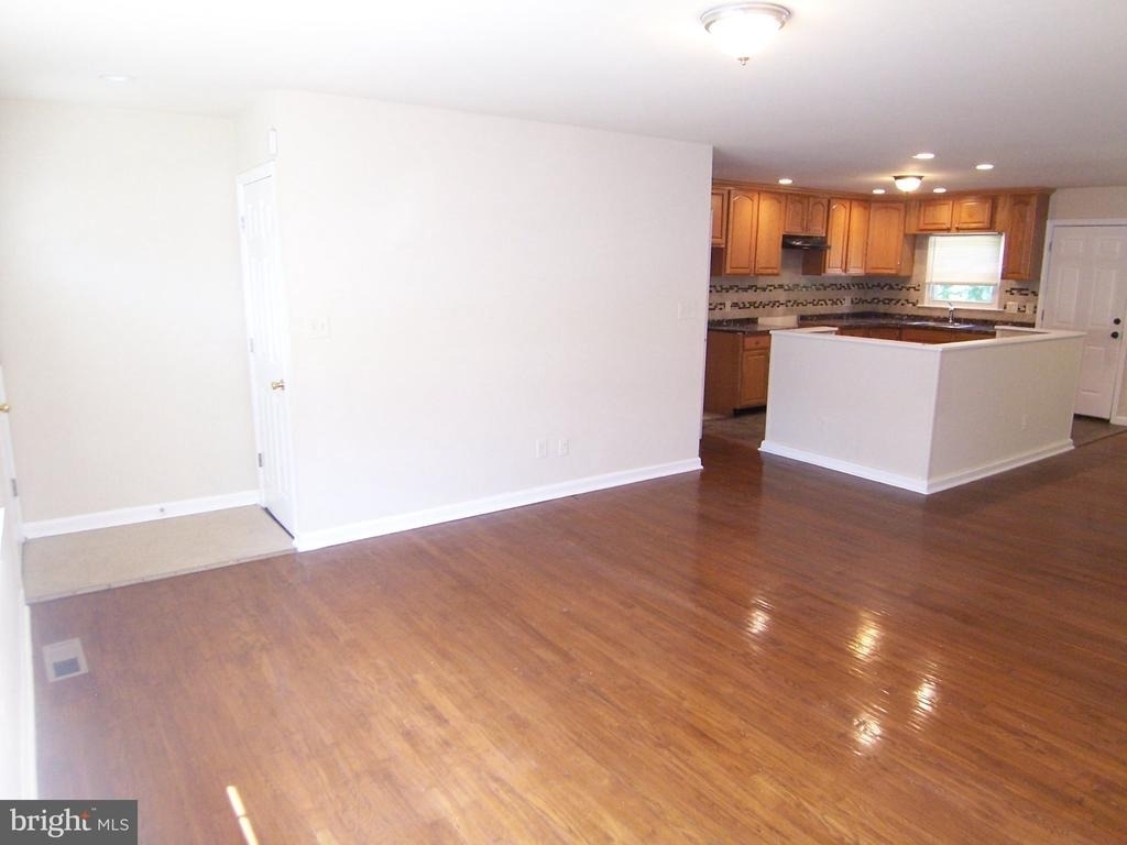 1609 Honeysuckle Drive - Photo 8