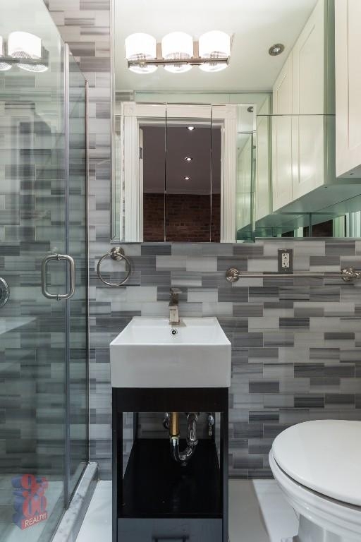 438 West 52nd Street - Photo 7