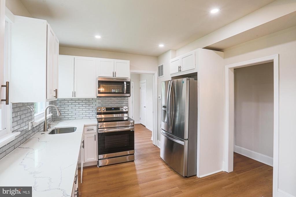 6512 Golden Ring Road - Photo 5