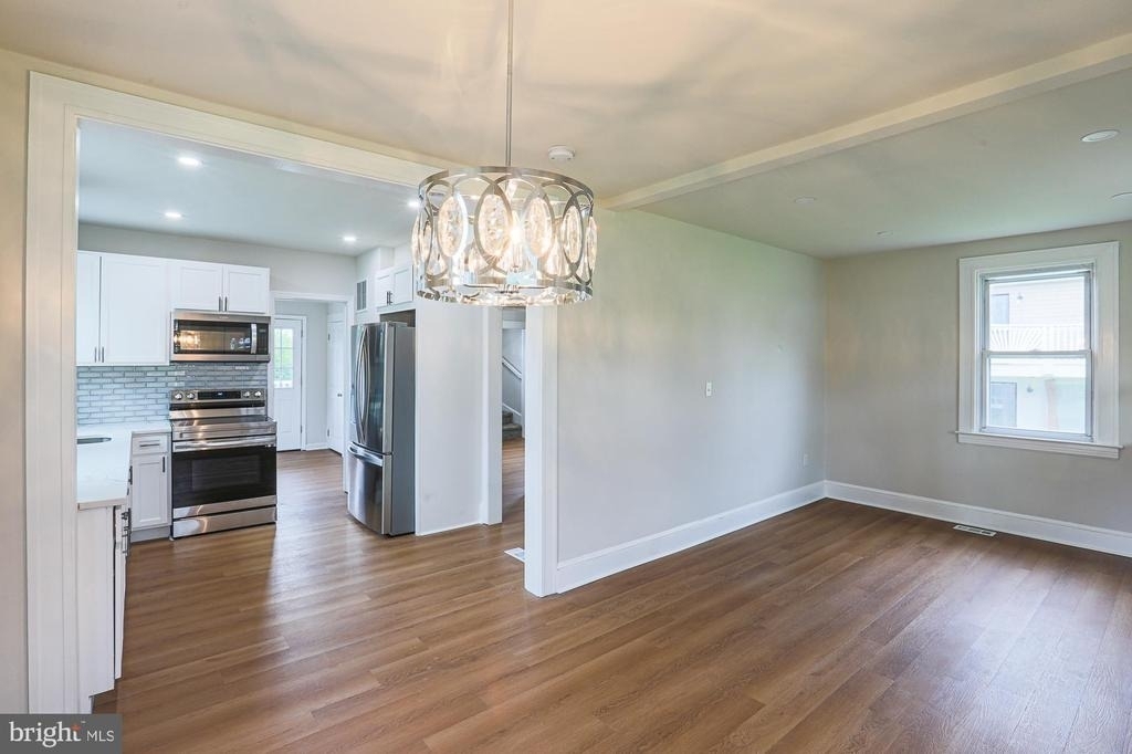 6512 Golden Ring Road - Photo 4