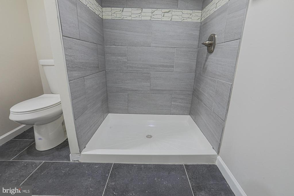 6512 Golden Ring Road - Photo 34