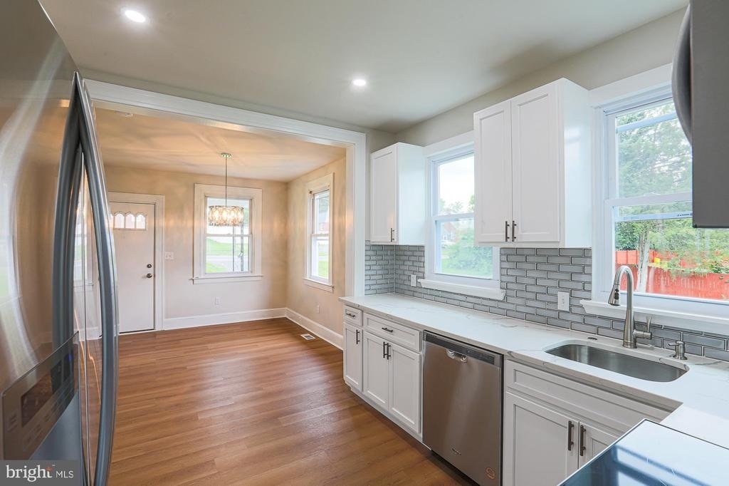 6512 Golden Ring Road - Photo 9