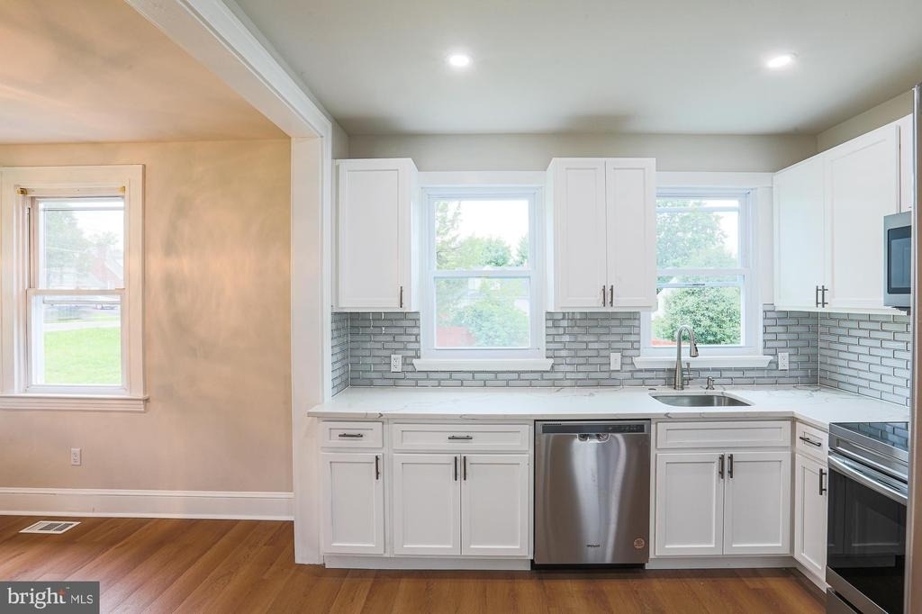6512 Golden Ring Road - Photo 8