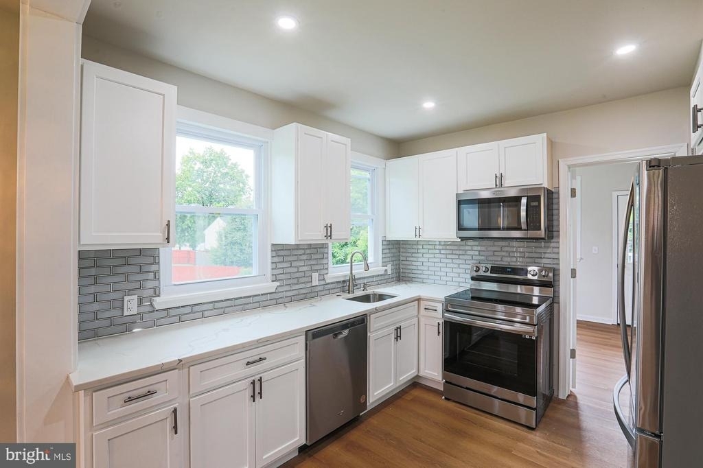 6512 Golden Ring Road - Photo 6