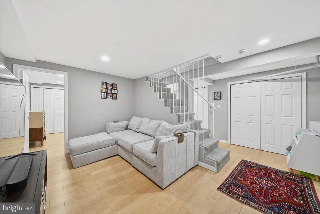 303 E Melrose Avenue - Photo 10
