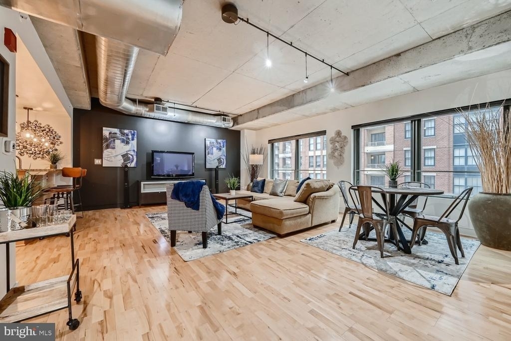 850 Aliceanna Street - Photo 1