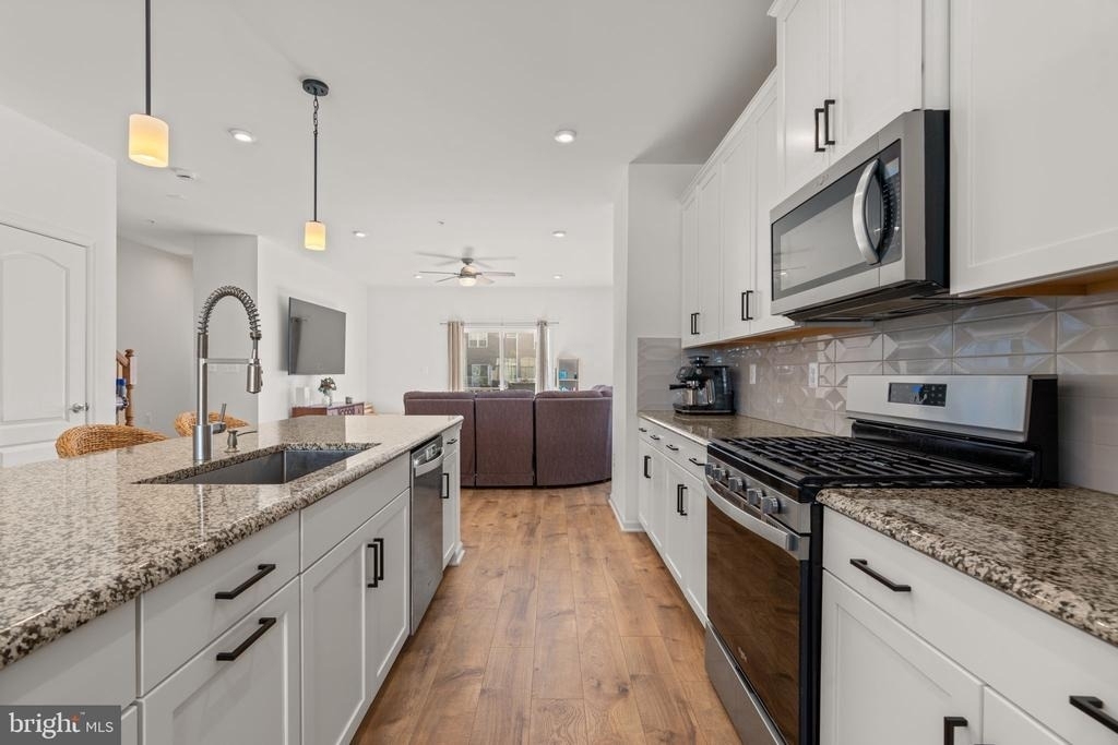 1605 Aster Lane - Photo 11