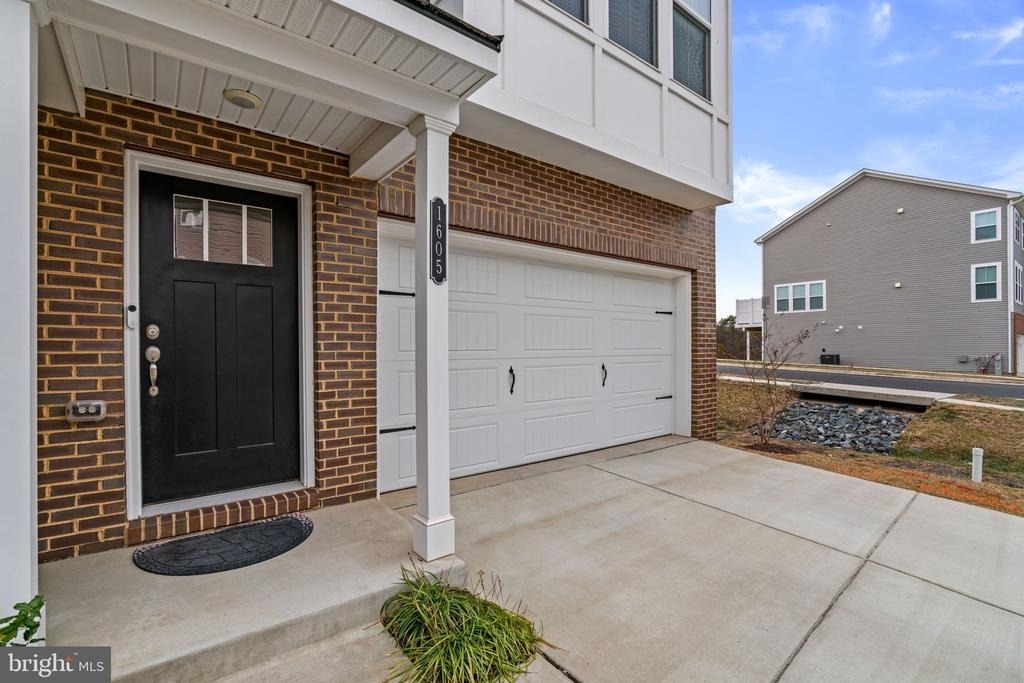 1605 Aster Lane - Photo 2