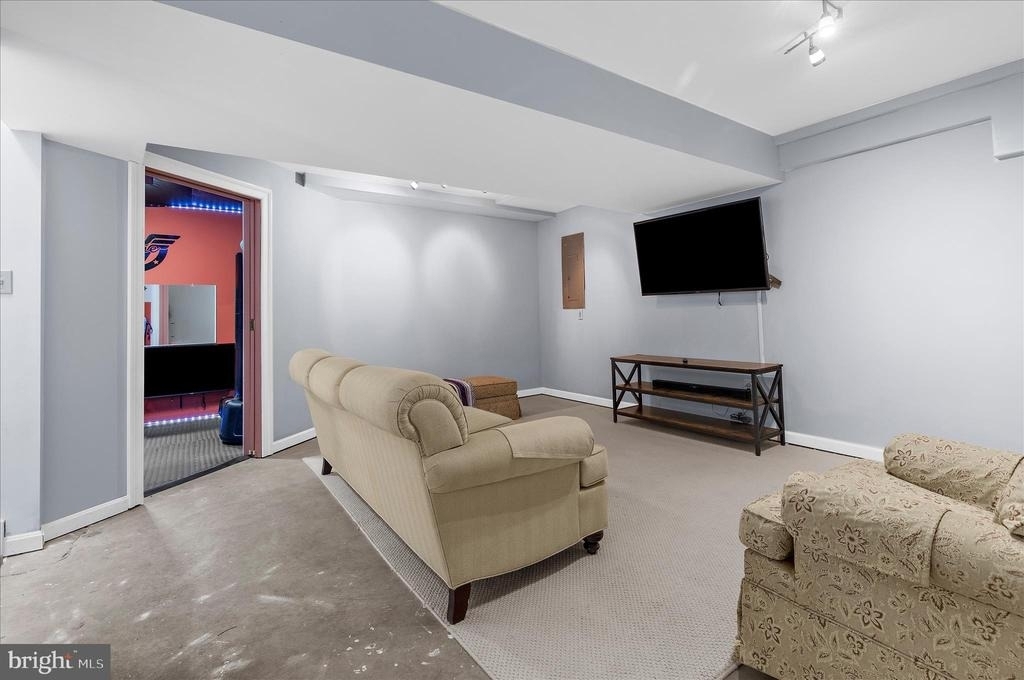 92 Clifford Boulevard - Photo 35