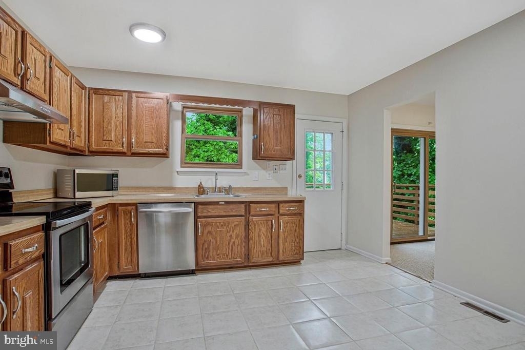 607 Ridge Drive - Photo 8