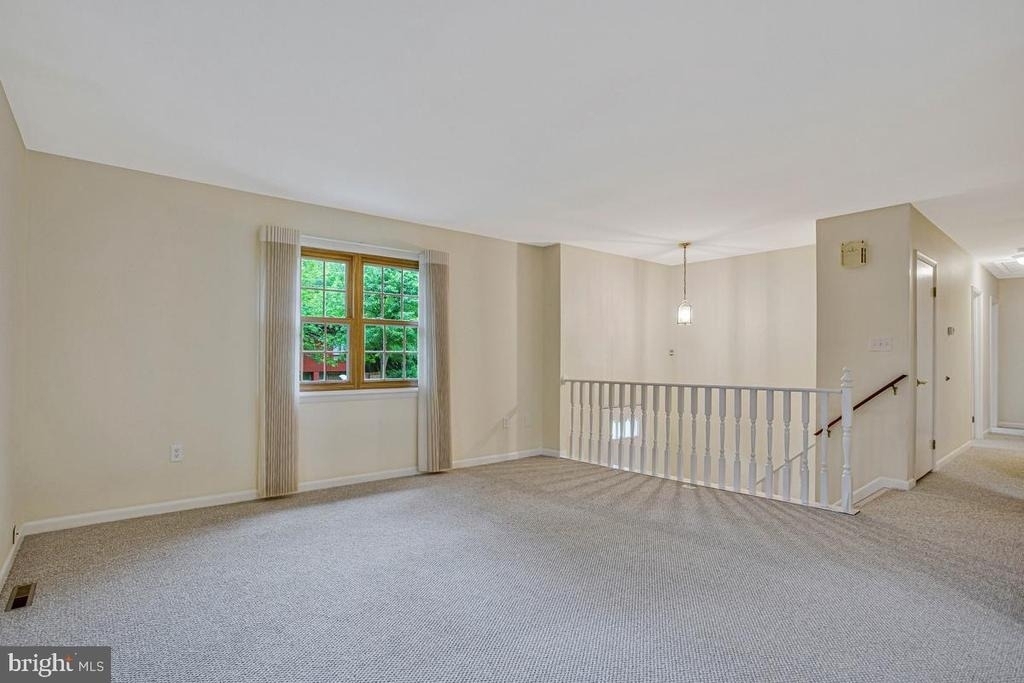 607 Ridge Drive - Photo 3