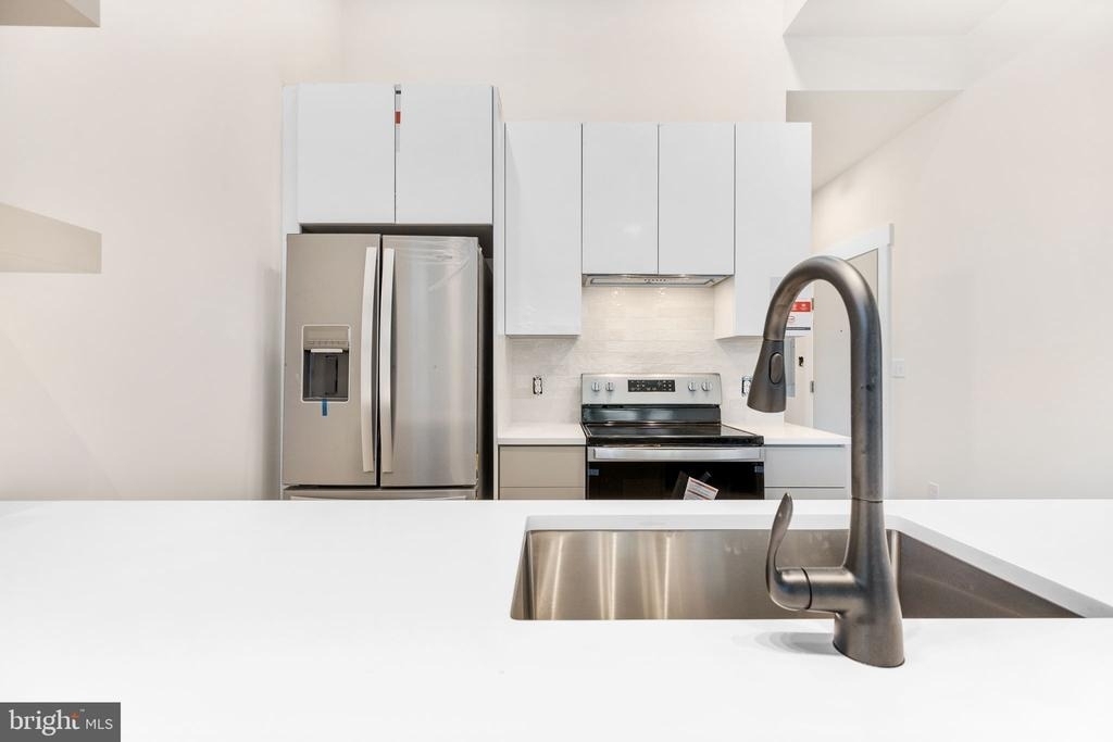 2300 W 17th Street - Photo 5