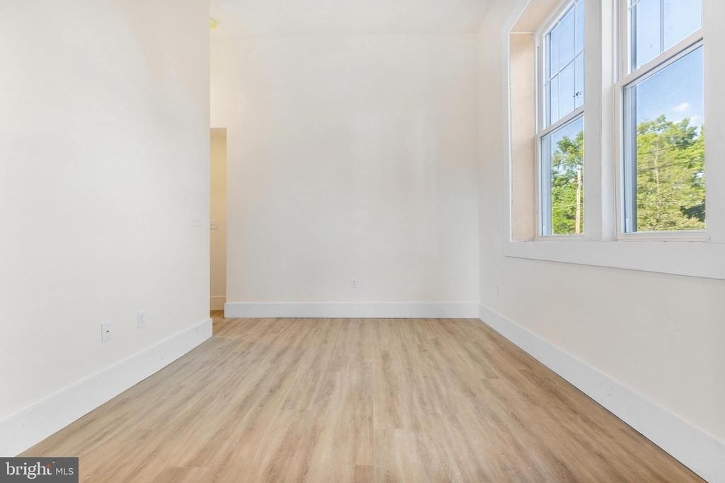 2300 W 17th Street - Photo 9