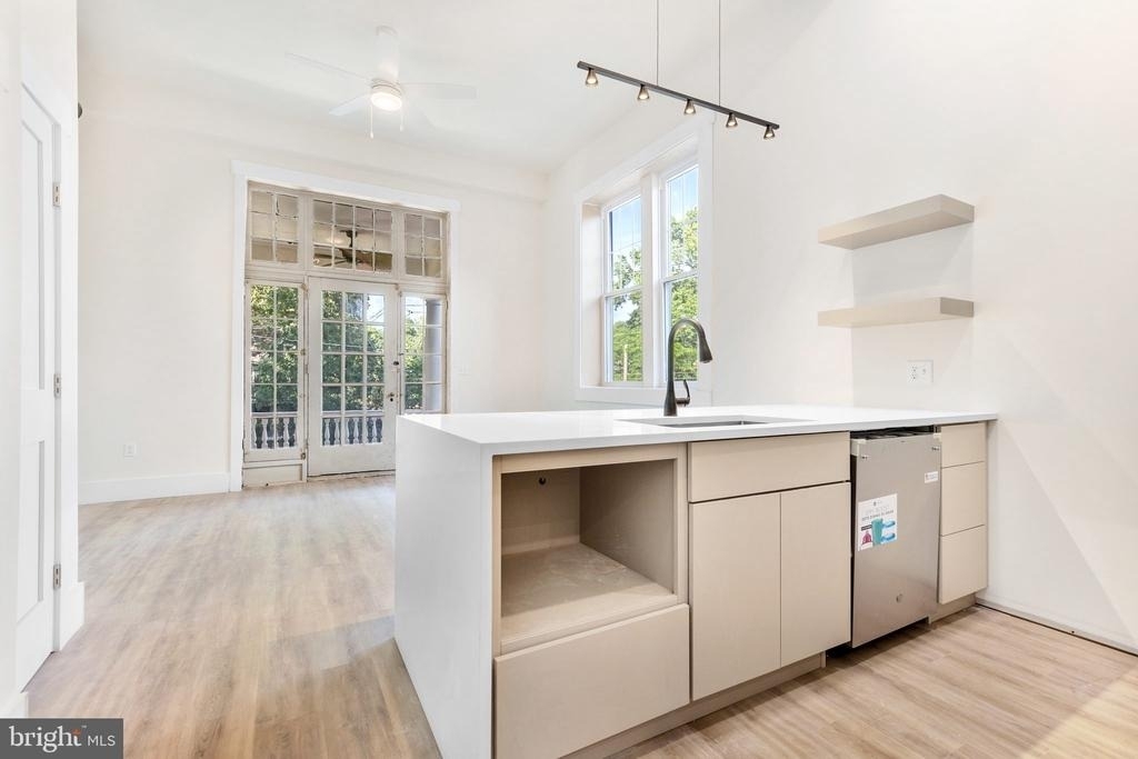 2300 W 17th Street - Photo 6