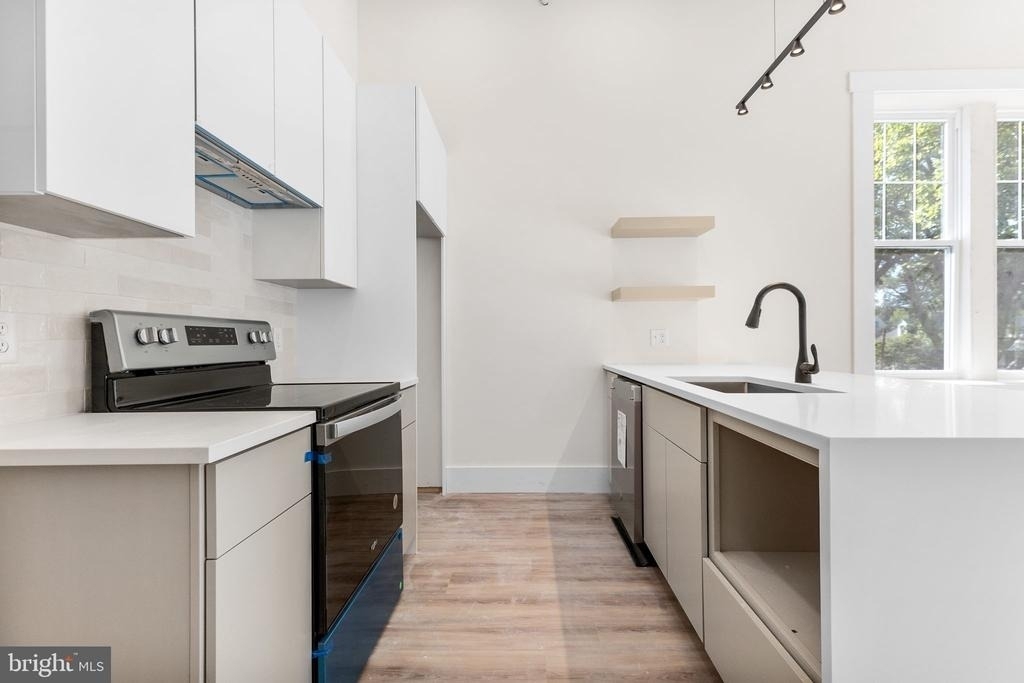 2300 W 17th Street - Photo 15
