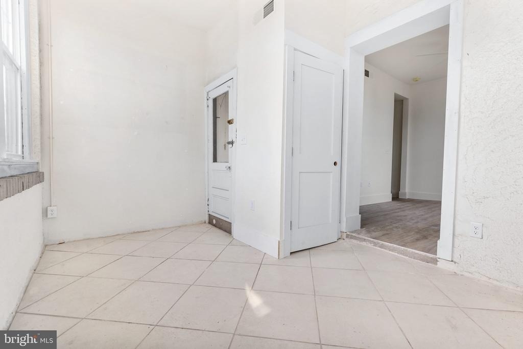 2300 W 17th Street - Photo 21