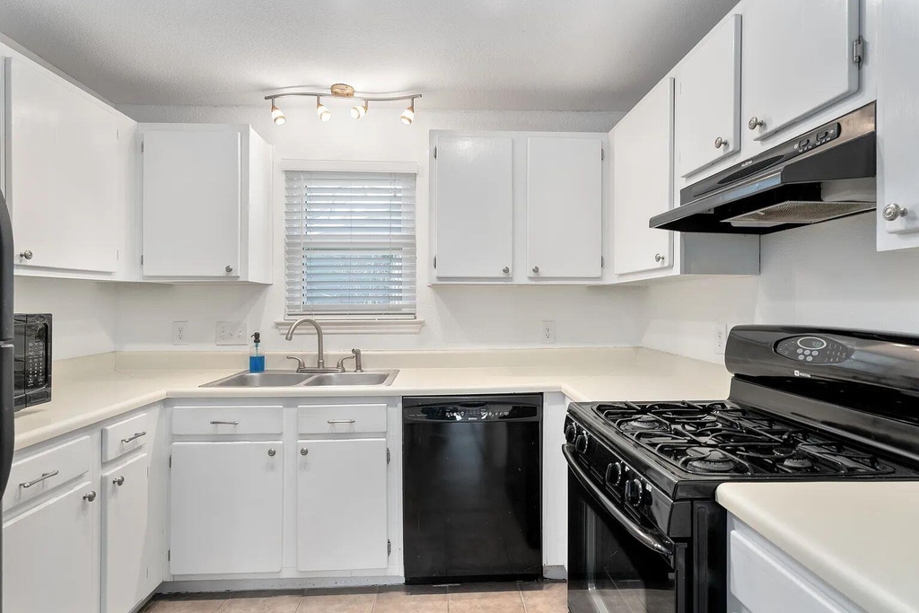 11970 Jollyville Rd - Photo 6