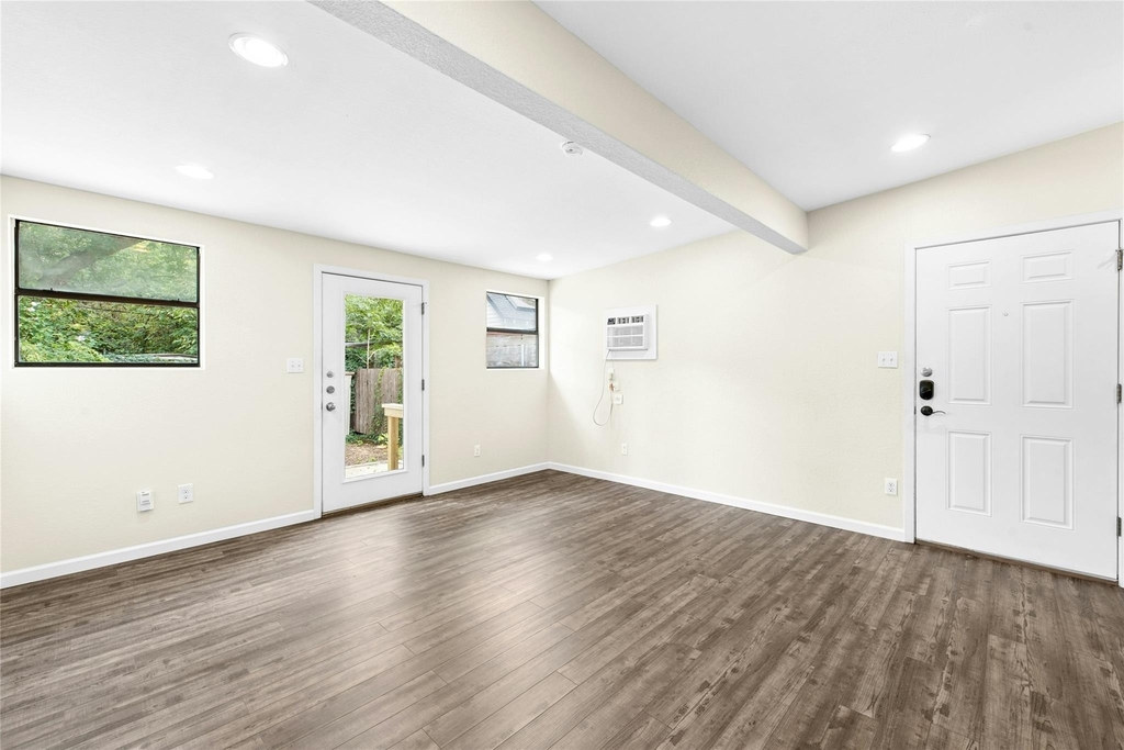 904 Philco Dr - Photo 2
