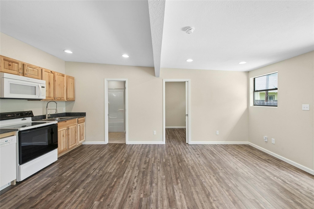 904 Philco Dr - Photo 6
