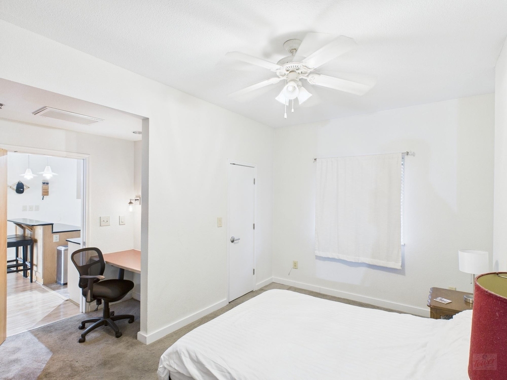 711 W 26th St - Photo 8