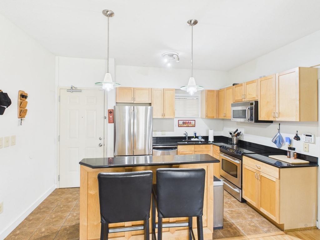 711 W 26th St - Photo 2